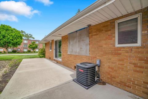 Tiny photo for 5549 W 102nd Street, Oak Lawn, IL 60453 (MLS # 12642120)