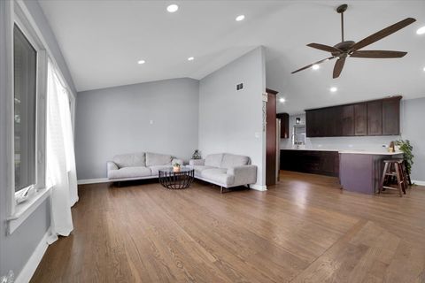 Tiny photo for 5549 W 102nd Street, Oak Lawn, IL 60453 (MLS # 12642120)