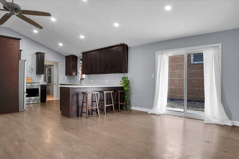 Tiny photo for 5549 W 102nd Street, Oak Lawn, IL 60453 (MLS # 12642120)