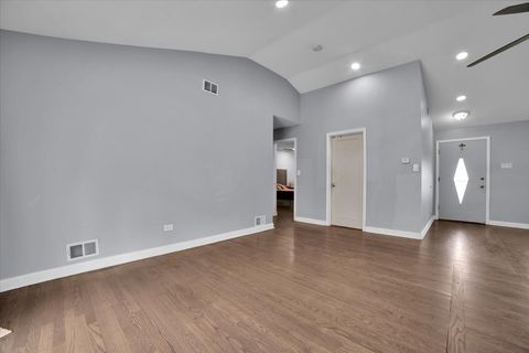 Tiny photo for 5549 W 102nd Street, Oak Lawn, IL 60453 (MLS # 12642120)