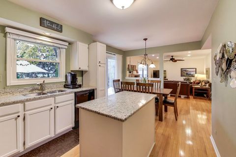 Tiny photo for 461 Evergreen Drive, Vernon Hills, IL 60061 (MLS # 12520600)