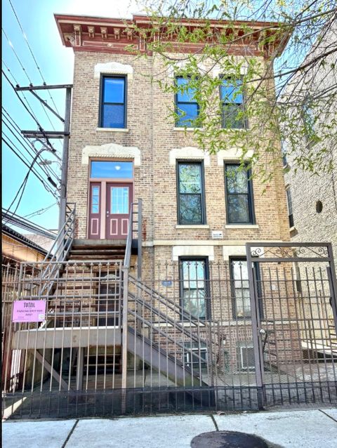 1819 W Evergreen Avenue 1 Chicago IL 60622