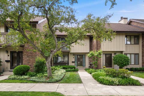 Photo of 21 Kyle Court, Willowbrook, IL 60527 (MLS # 12658557)