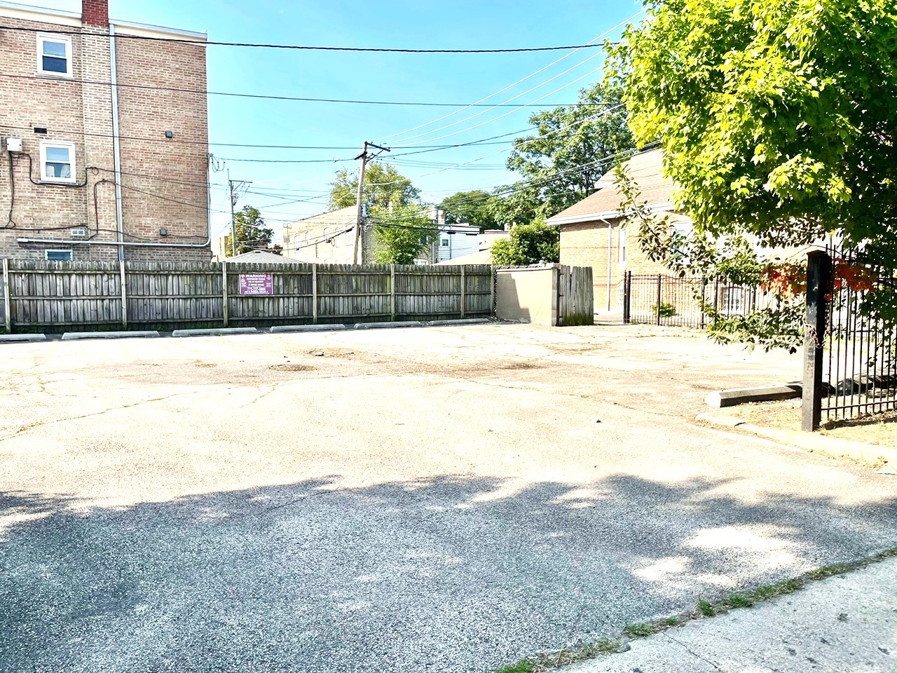2556 N Laramie Avenue