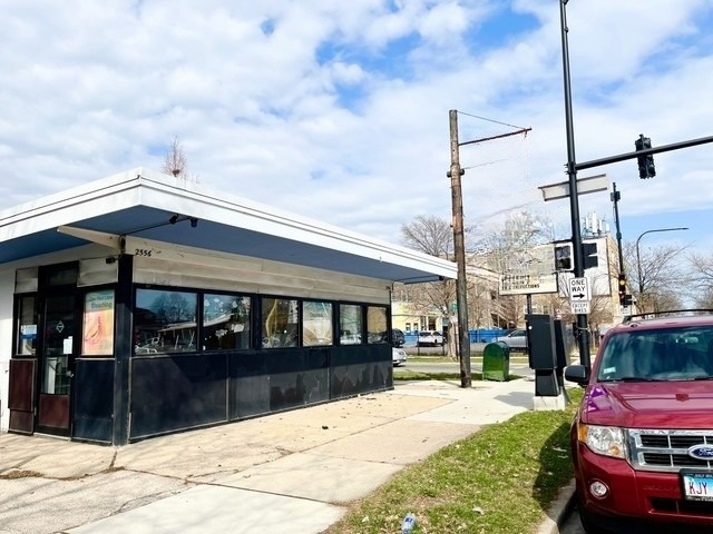 2556 N Laramie Avenue