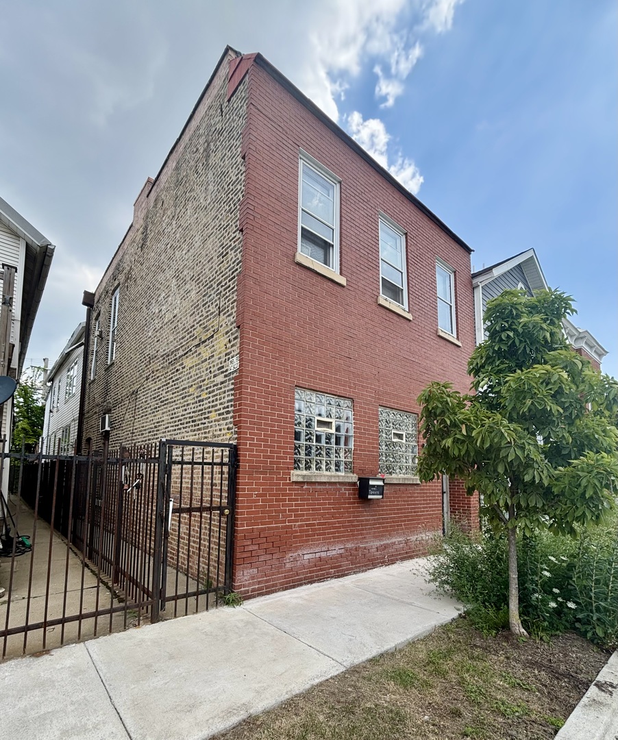 2312 W Grand Avenue