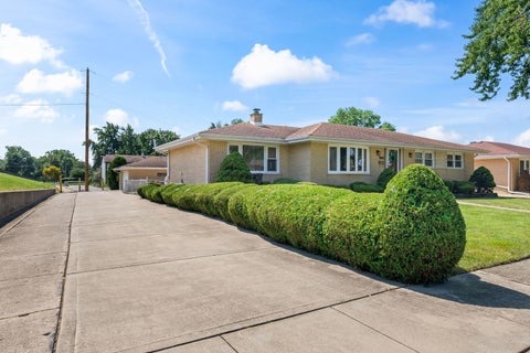 Tiny photo for 603 W Saint Aubin Drive, Addison, IL 60101 (MLS # 12744813)