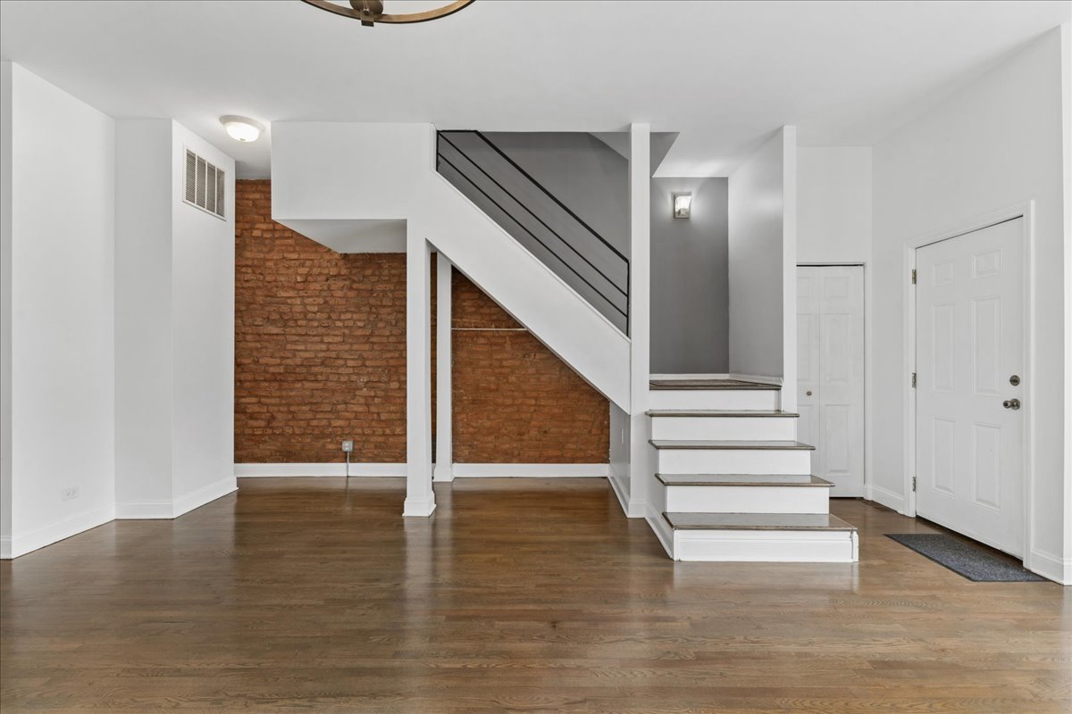 3348 W Le Moyne Street