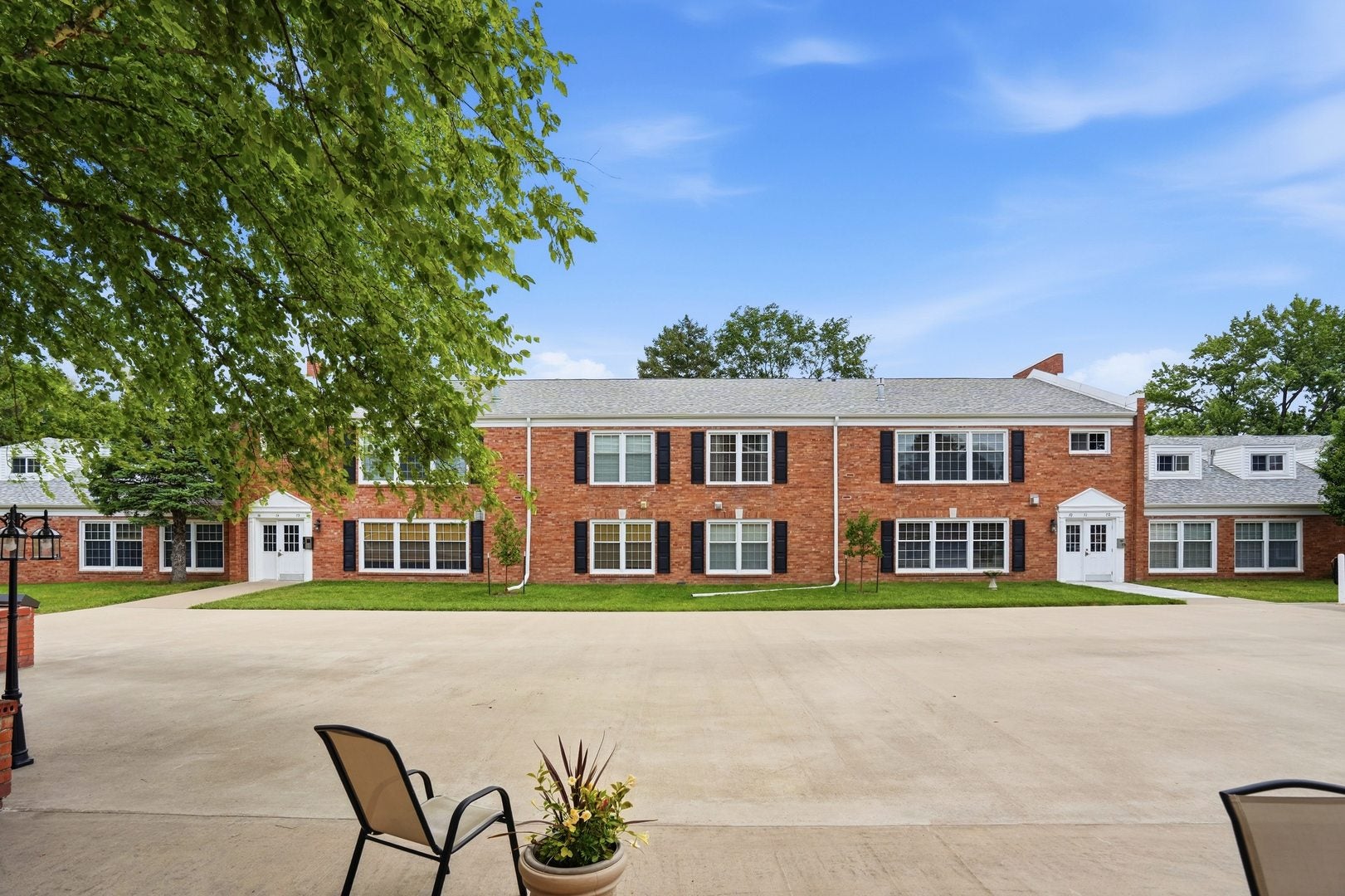 3215 E LOCUST Street 71