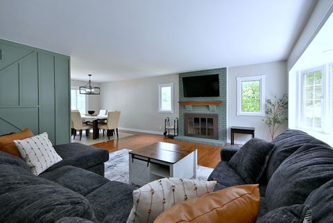 Tiny photo for 101 E Bryn Mawr Avenue, Itasca, IL 60143 (MLS # 12713457)