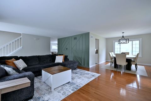 Tiny photo for 101 E Bryn Mawr Avenue, Itasca, IL 60143 (MLS # 12713457)