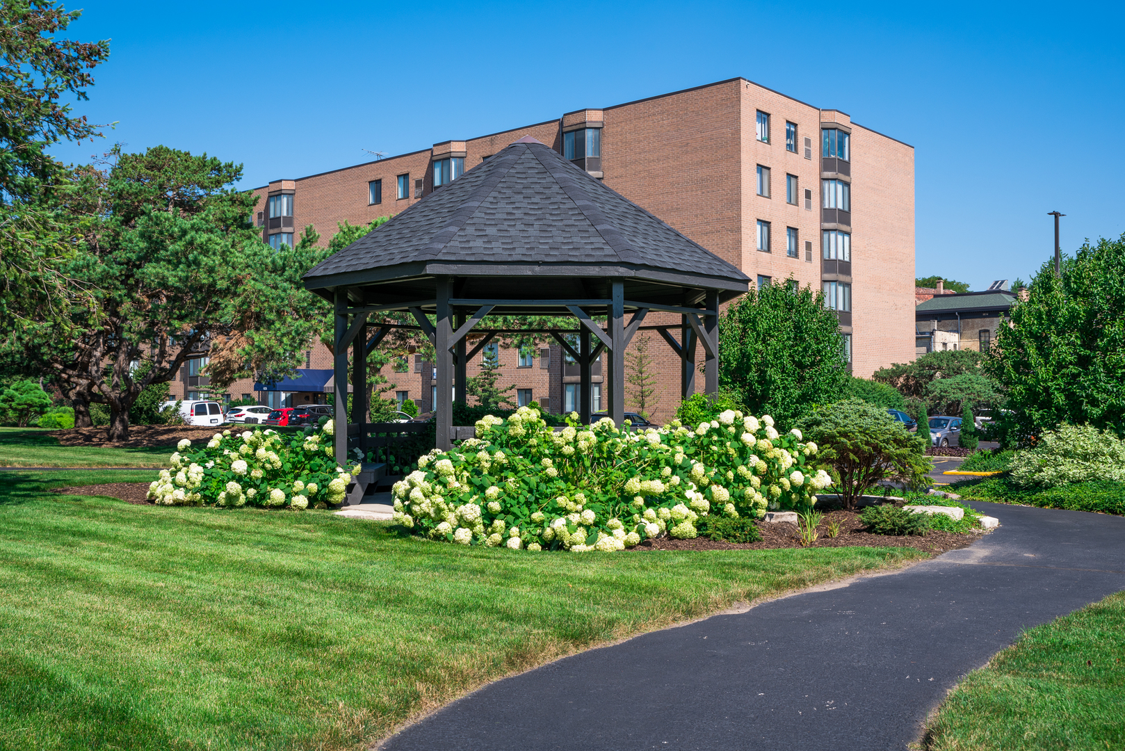 637 E Woodland Park Avenue 302