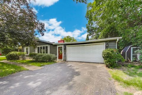 Tiny photo for 708 S Edgewood Lane, Mount Prospect, IL 60056 (MLS # 12399188)