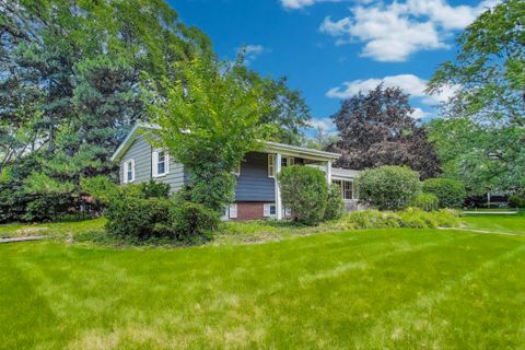 Tiny photo for 708 S Edgewood Lane, Mount Prospect, IL 60056 (MLS # 12399188)