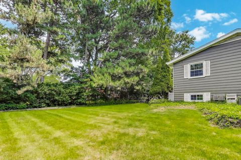 Tiny photo for 708 S Edgewood Lane, Mount Prospect, IL 60056 (MLS # 12399188)