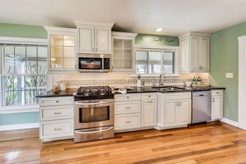 Tiny photo for 708 S Edgewood Lane, Mount Prospect, IL 60056 (MLS # 12399188)