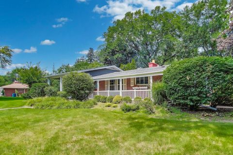 Tiny photo for 708 S Edgewood Lane, Mount Prospect, IL 60056 (MLS # 12399188)