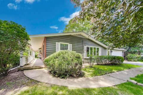 Tiny photo for 708 S Edgewood Lane, Mount Prospect, IL 60056 (MLS # 12399188)