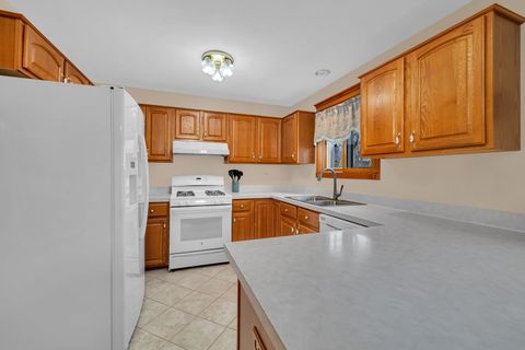 Tiny photo for 123 Fox Chase Drive S, Oswego, IL 60543 (MLS # 12576477)