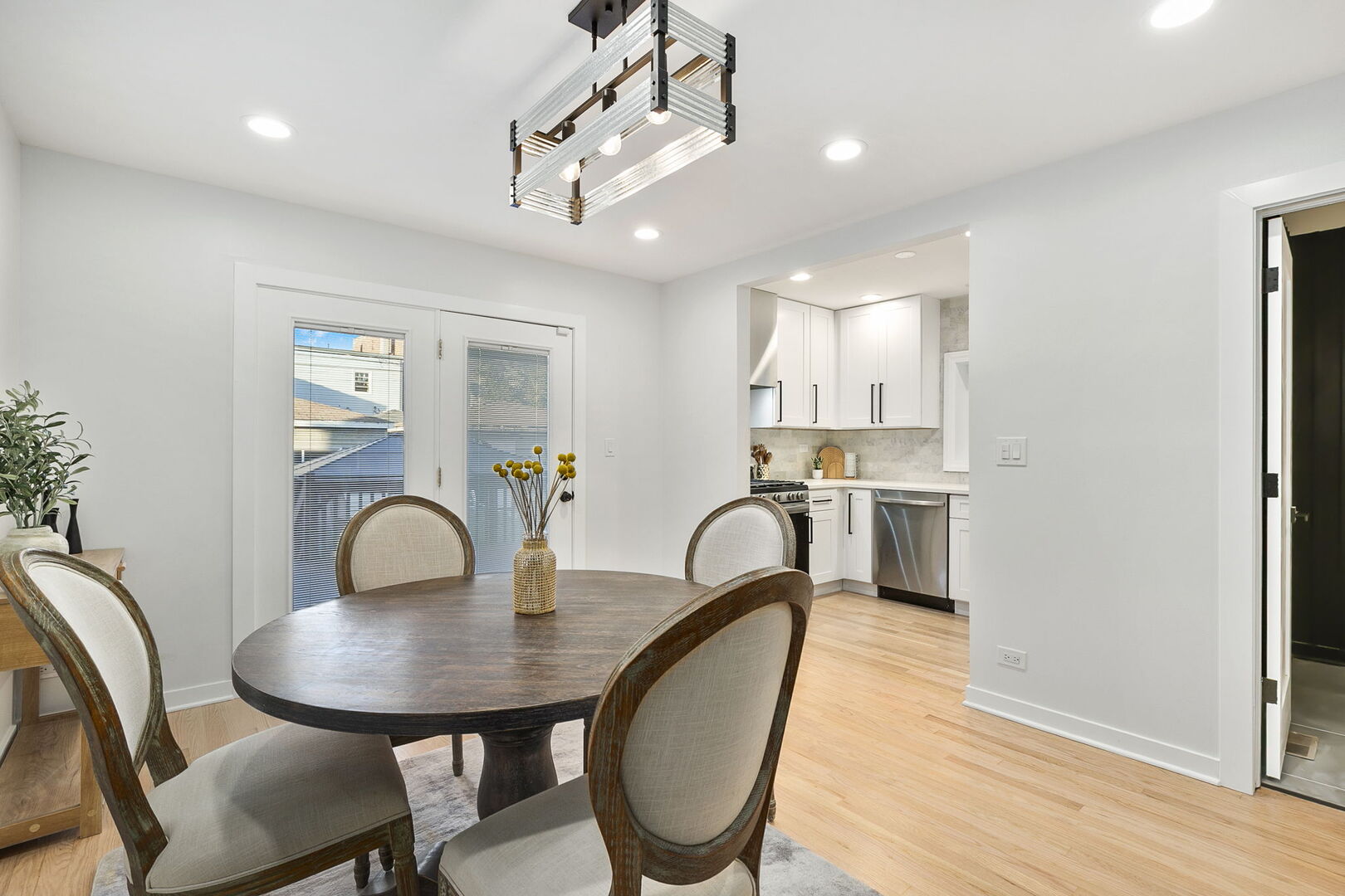 Chicago, Illinois 60651, United States, 3 Bedrooms Bedrooms, ,3 BathroomsBathrooms,Residential,Active,239702