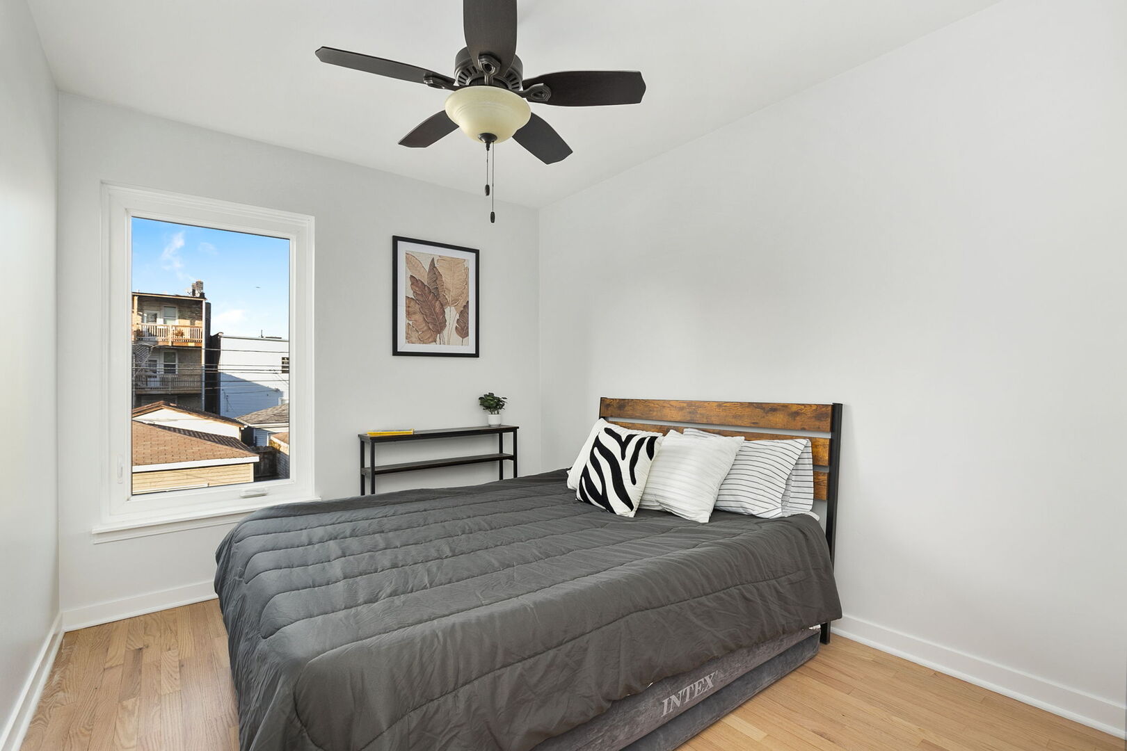 Chicago, Illinois 60651, United States, 3 Bedrooms Bedrooms, ,3 BathroomsBathrooms,Residential,Active,239702