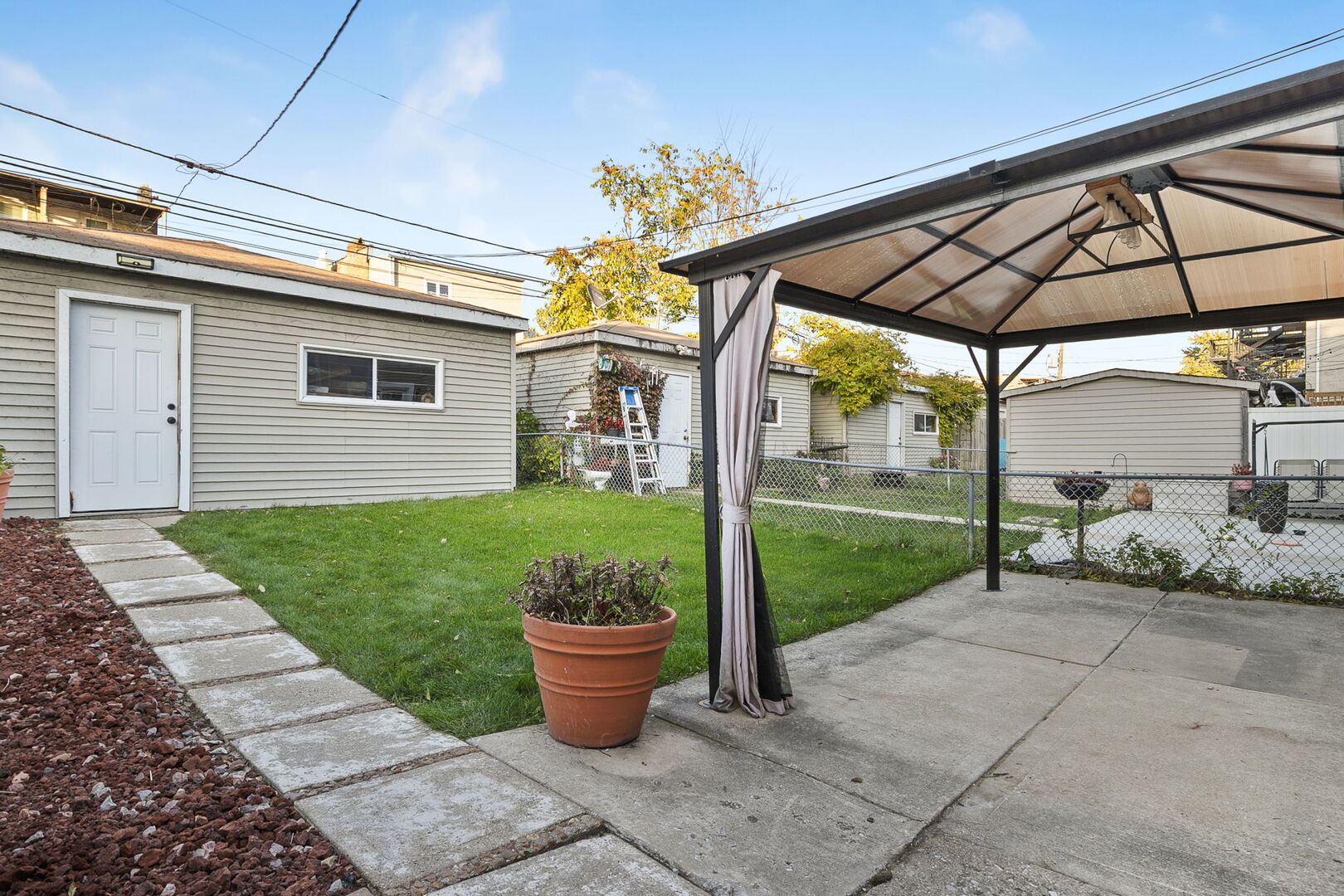 Chicago, Illinois 60651, United States, 3 Bedrooms Bedrooms, ,3 BathroomsBathrooms,Residential,Active,239702