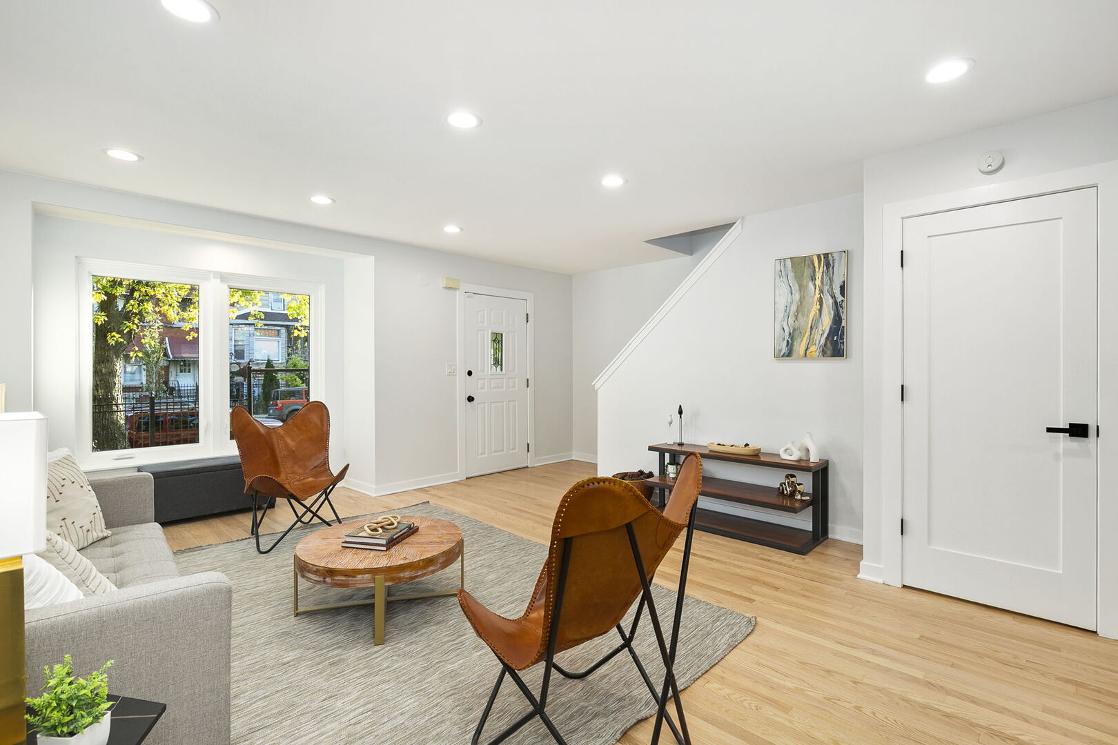 3342 W Le Moyne Street