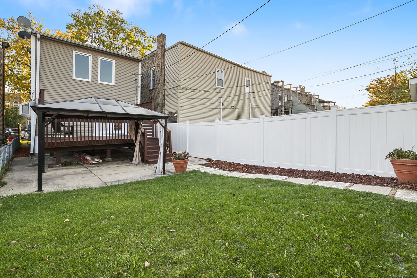 Chicago, Illinois 60651, United States, 3 Bedrooms Bedrooms, ,3 BathroomsBathrooms,Residential,Active,239702