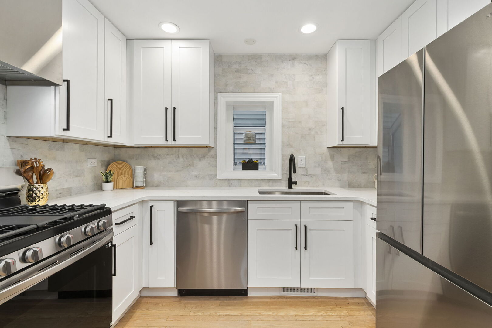 Chicago, Illinois 60651, United States, 3 Bedrooms Bedrooms, ,3 BathroomsBathrooms,Residential,Active,239702