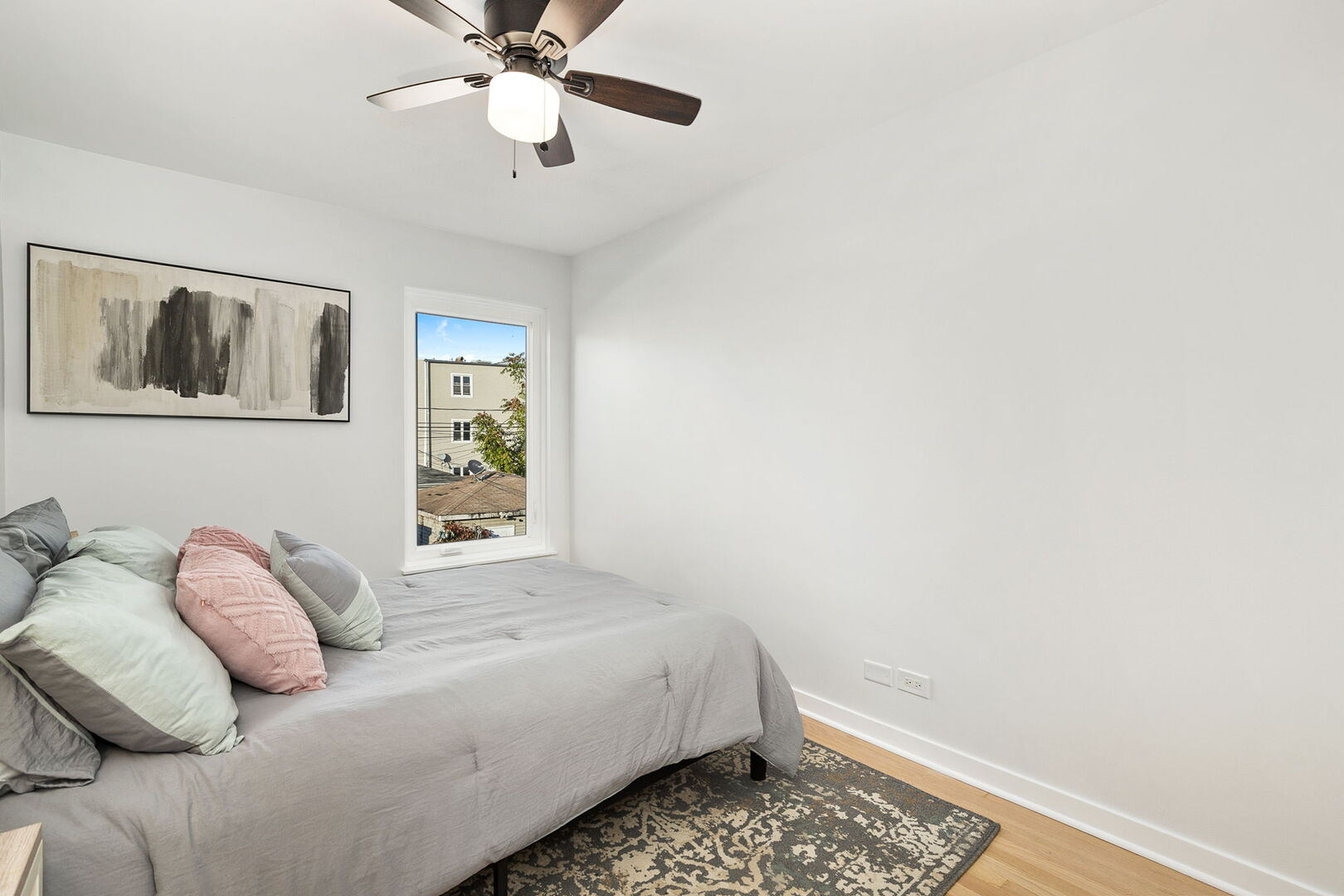 Chicago, Illinois 60651, United States, 3 Bedrooms Bedrooms, ,3 BathroomsBathrooms,Residential,Active,239702