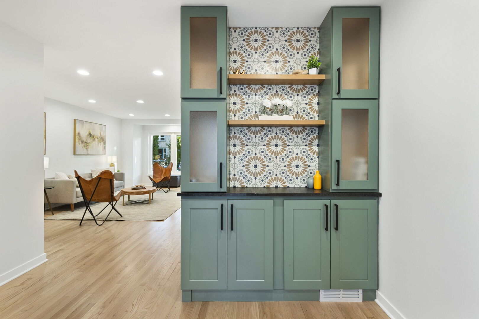 Chicago, Illinois 60651, United States, 3 Bedrooms Bedrooms, ,3 BathroomsBathrooms,Residential,Active,239702