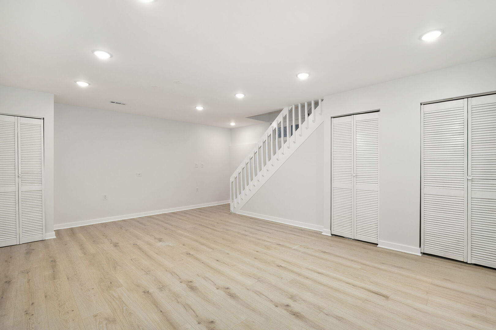 Chicago, Illinois 60651, United States, 3 Bedrooms Bedrooms, ,3 BathroomsBathrooms,Residential,Active,239702