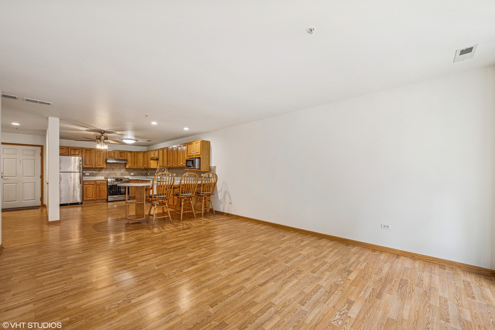 27 E Hattendorf Avenue 213