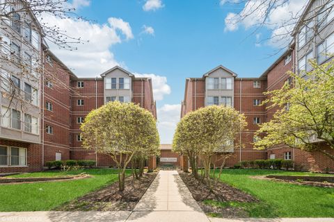 27 E Hattendorf Avenue 213 Roselle IL 60172