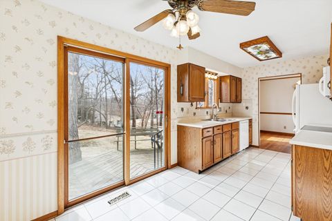 Tiny photo for 4610 34th Avenue, Moline, IL 61265 (MLS # 12557718)