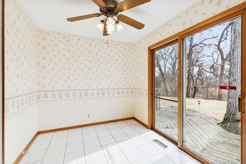 Tiny photo for 4610 34th Avenue, Moline, IL 61265 (MLS # 12557718)