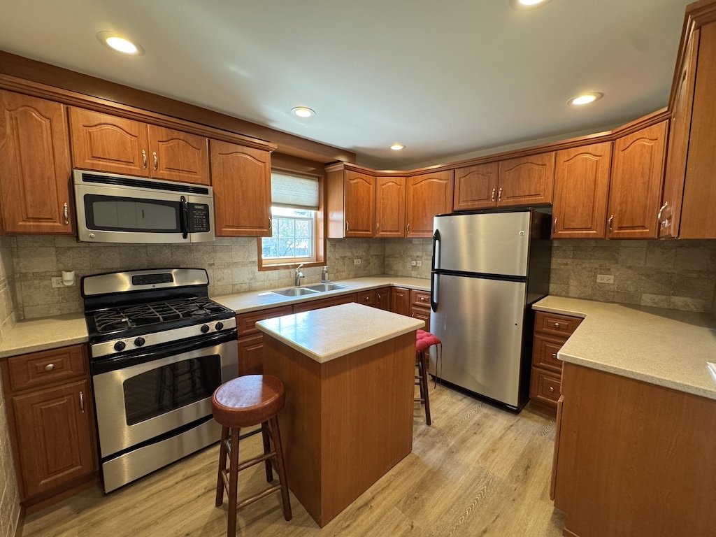 6049 S Komensky Avenue