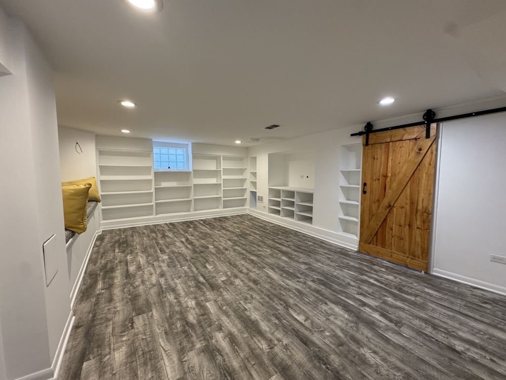 6049 S Komensky Avenue