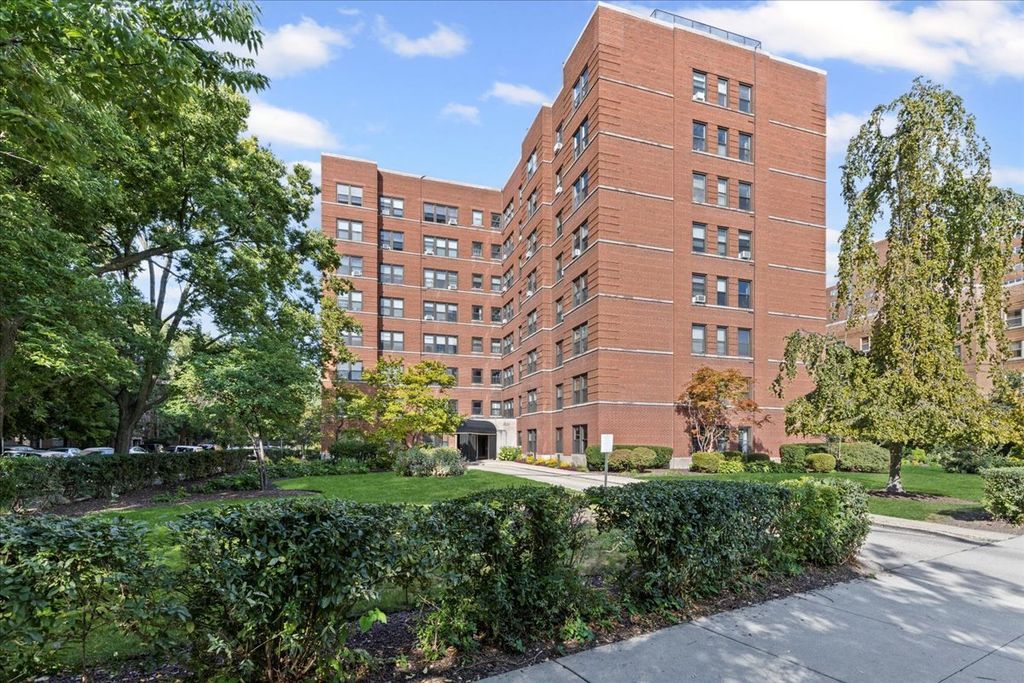 Photo for 4900 N Marine Drive #707, Chicago, IL 60640 (MLS # 12467748)