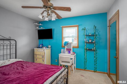 Tiny photo for 2417 W 18th Street, Davenport, IA 52804 (MLS # QC4267322)