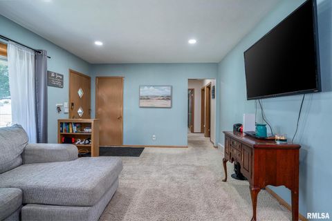 Tiny photo for 2417 W 18th Street, Davenport, IA 52804 (MLS # QC4267322)