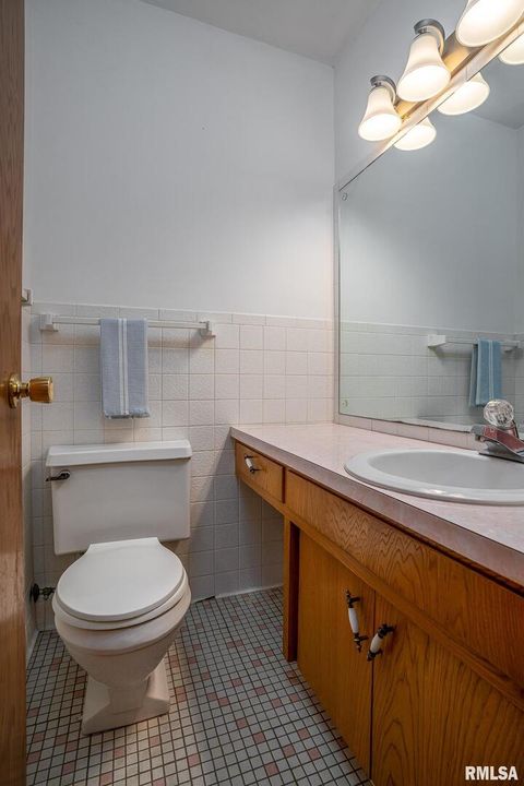 Tiny photo for 2417 W 18th Street, Davenport, IA 52804 (MLS # QC4267322)