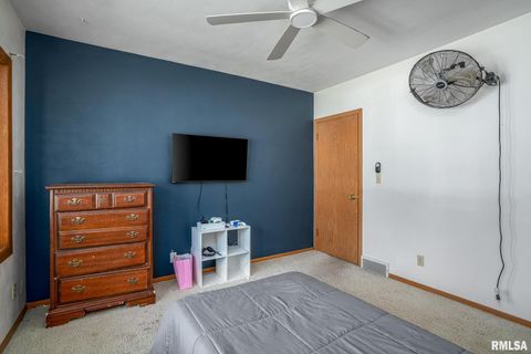 Tiny photo for 2417 W 18th Street, Davenport, IA 52804 (MLS # QC4267322)