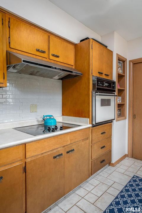 Tiny photo for 2417 W 18th Street, Davenport, IA 52804 (MLS # QC4267322)