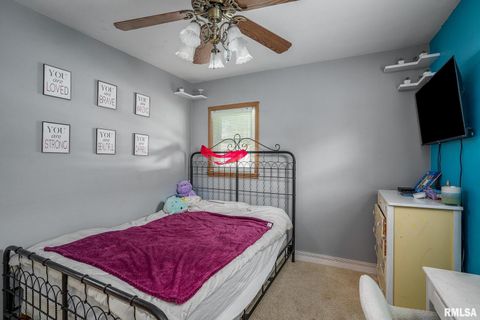 Tiny photo for 2417 W 18th Street, Davenport, IA 52804 (MLS # QC4267322)