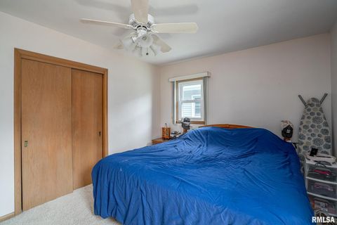 Tiny photo for 2417 W 18th Street, Davenport, IA 52804 (MLS # QC4267322)