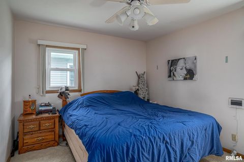 Tiny photo for 2417 W 18th Street, Davenport, IA 52804 (MLS # QC4267322)