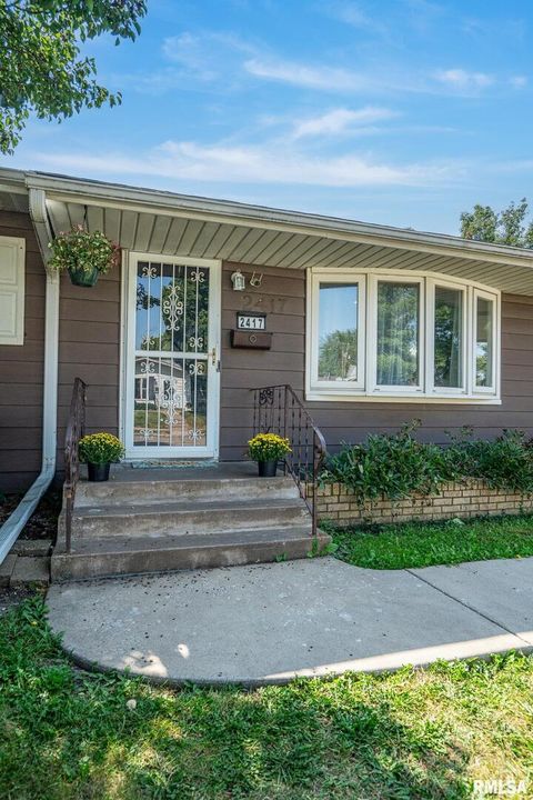 Tiny photo for 2417 W 18th Street, Davenport, IA 52804 (MLS # QC4267322)