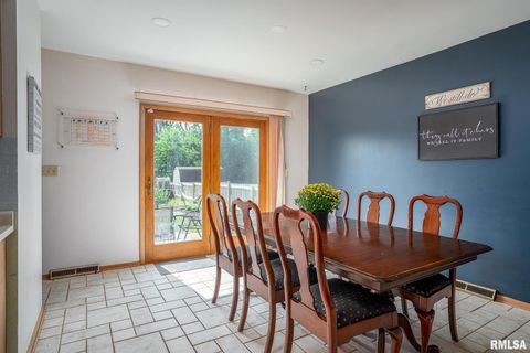 Tiny photo for 2417 W 18th Street, Davenport, IA 52804 (MLS # QC4267322)