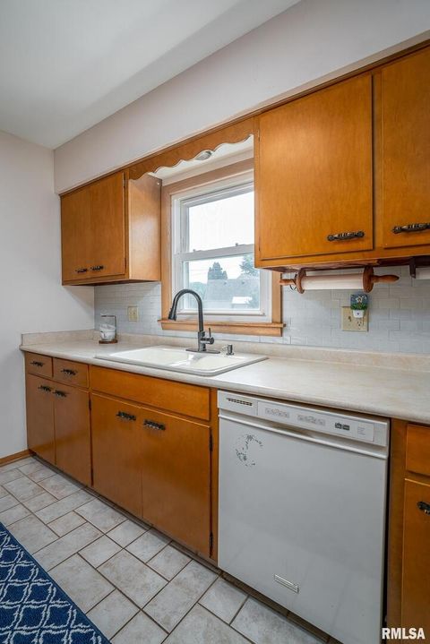 Tiny photo for 2417 W 18th Street, Davenport, IA 52804 (MLS # QC4267322)